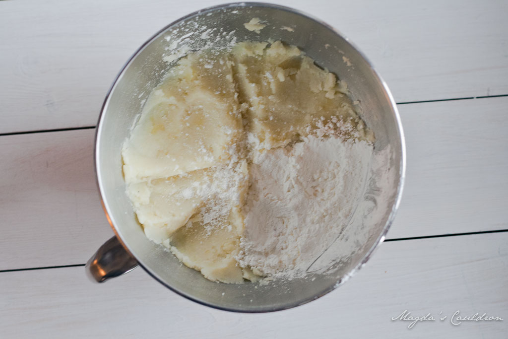 potatoe pure in a bowl